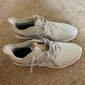 ALMOST NEW!! Men’s Nike Air Max - Size 10 - Light Gray & White